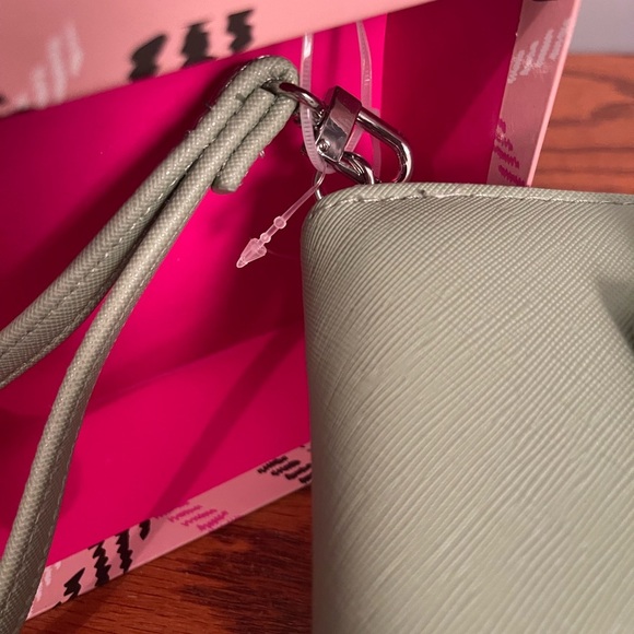 Betsey Johnson Wristlet NEW in Box with tag Zip Around Wallet Sage Green Big Bow - Picture 5 of 6